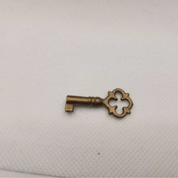 Egyptian Mother of Pearl Jewel Box with Lock and Key - Picture 8 of 15